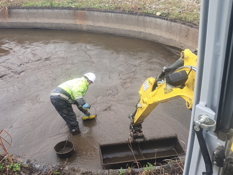 manual sludge removal by wyre drainage